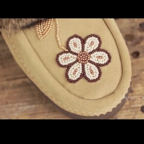 Manitobah Mukluks • Tan Metis Boot - Picture 3 of 8